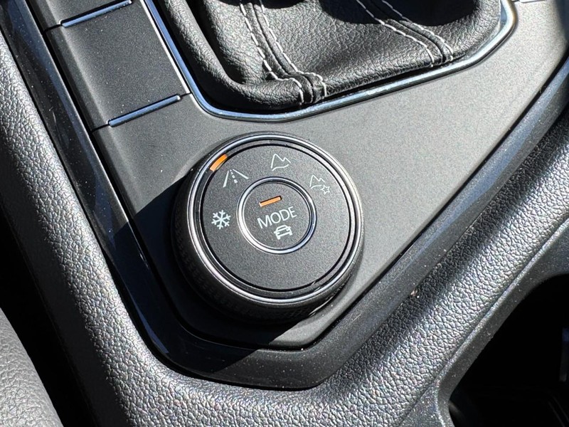 Volkswagen Tiguan Vehicle Image 24