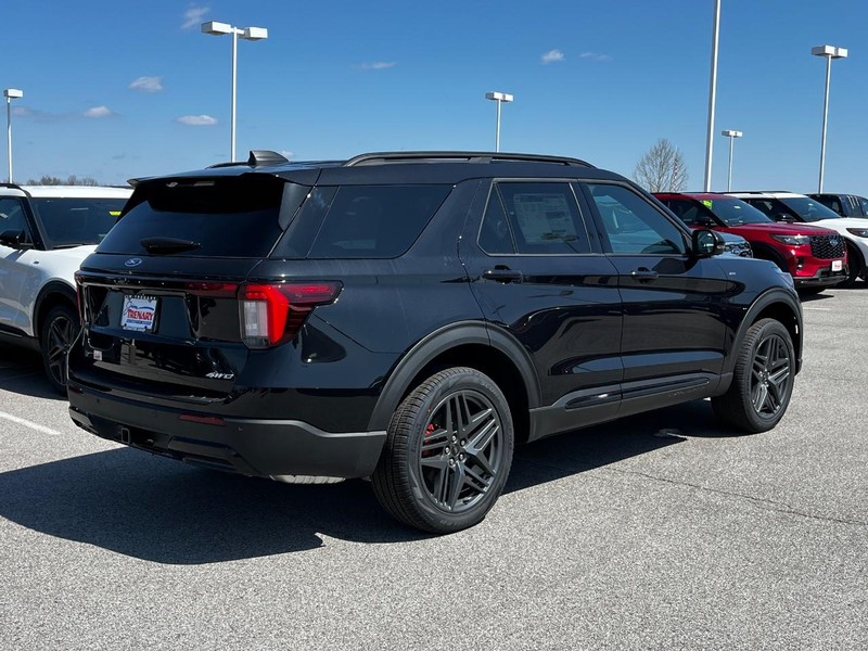 Ford Explorer Vehicle Image 03