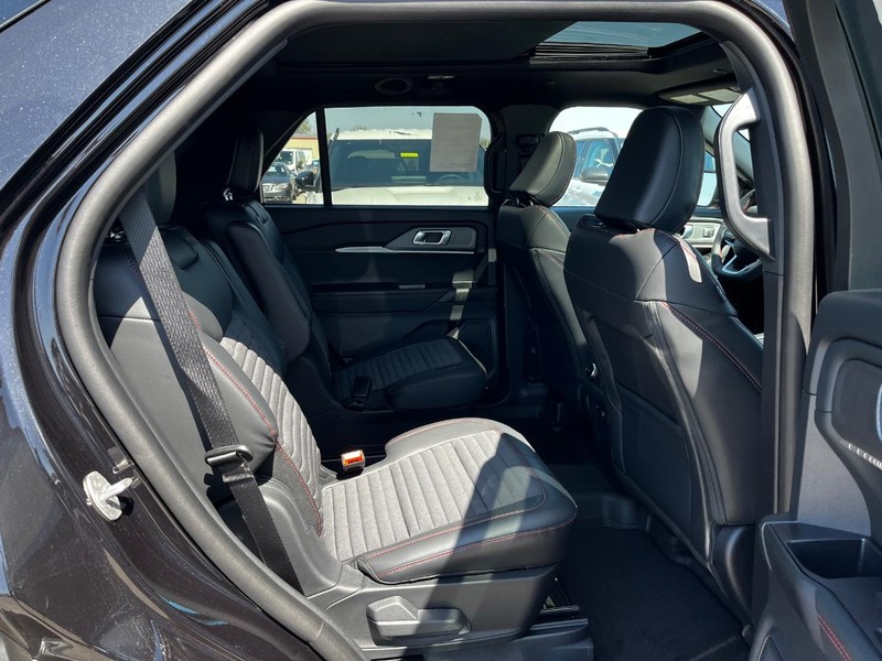 Ford Explorer Vehicle Image 04