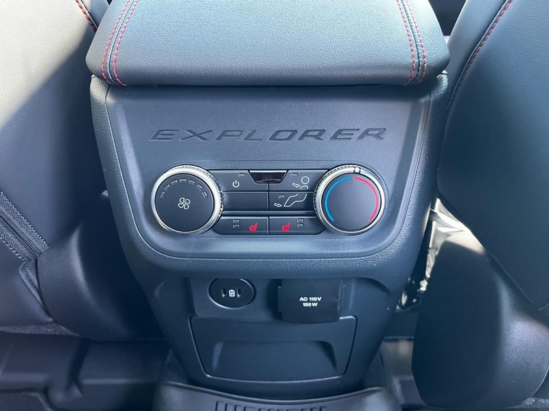 Ford Explorer Vehicle Image 06
