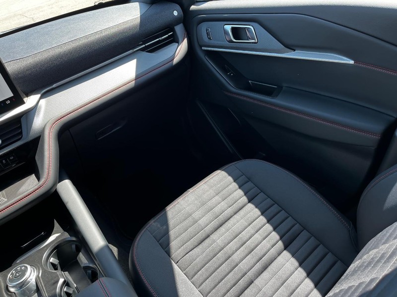 Ford Explorer Vehicle Image 10