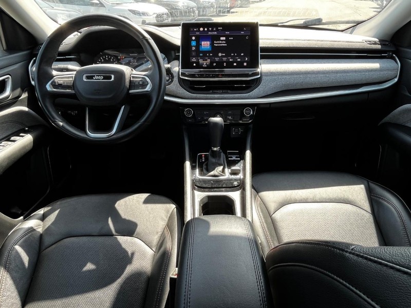 Jeep Compass Vehicle Image 11
