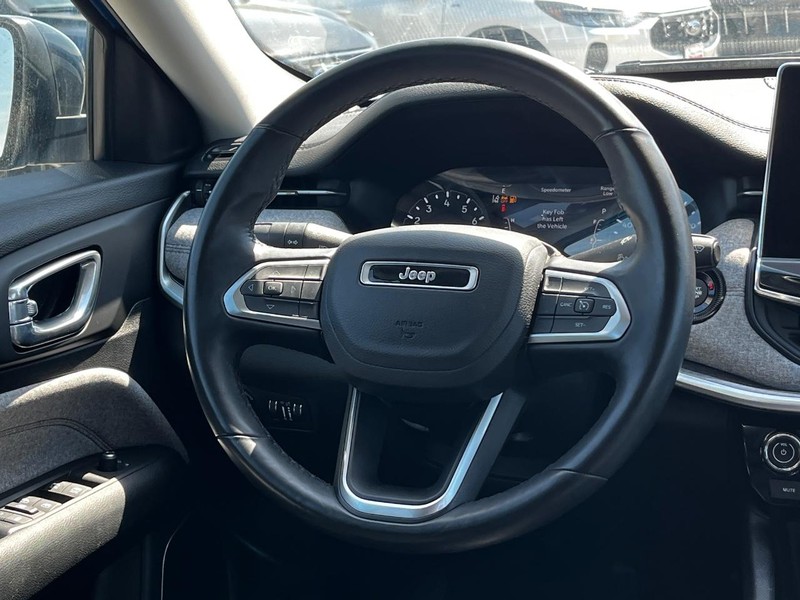 Jeep Compass Vehicle Image 12
