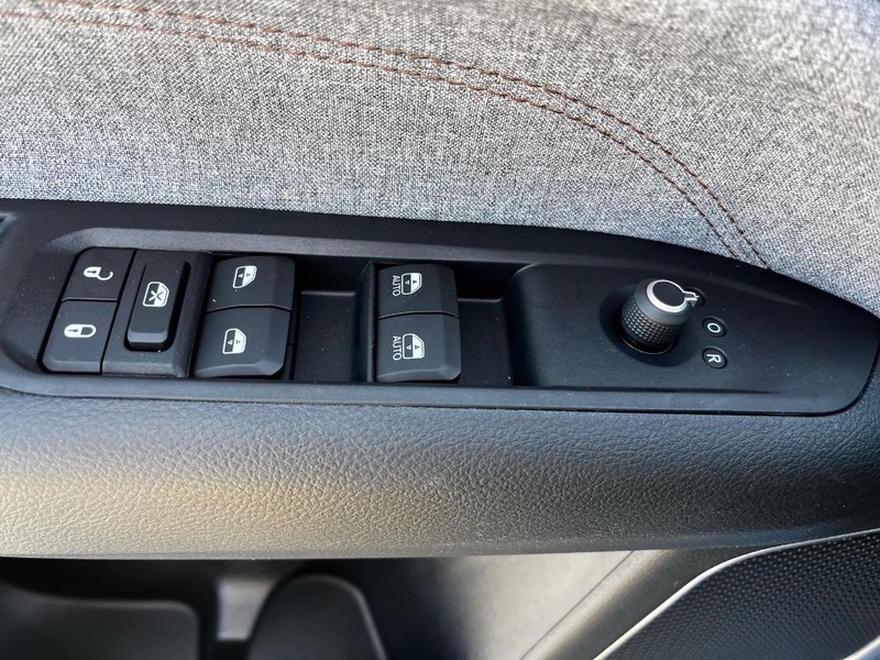 Jeep Compass Vehicle Image 14