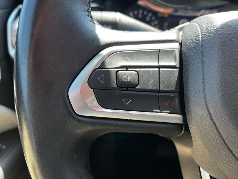 Jeep Compass Vehicle Image 16