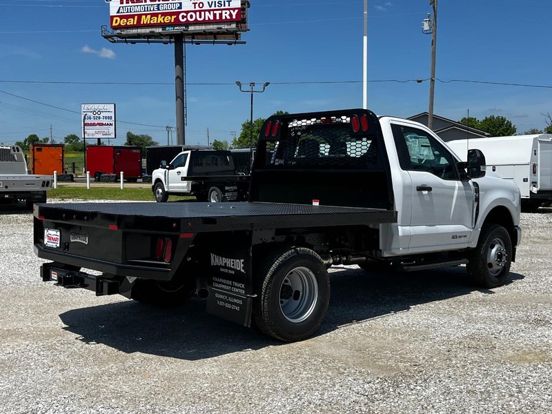 Ford Super Duty F-350 DRW Vehicle Image 03