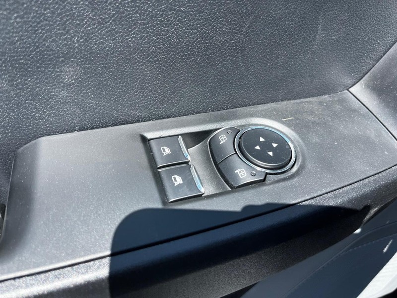 Ford Super Duty F-350 DRW Vehicle Image 04