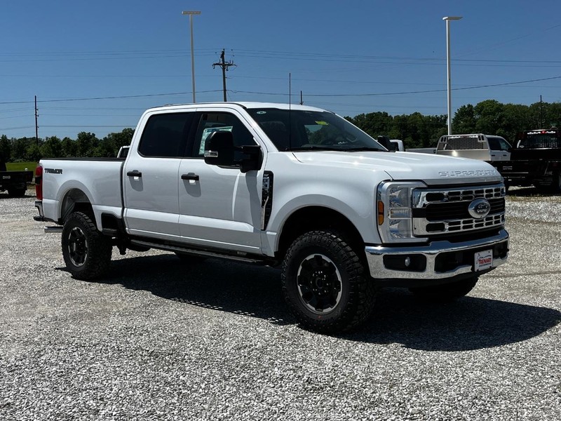 Ford Super Duty F-350 SRW Vehicle Image 02