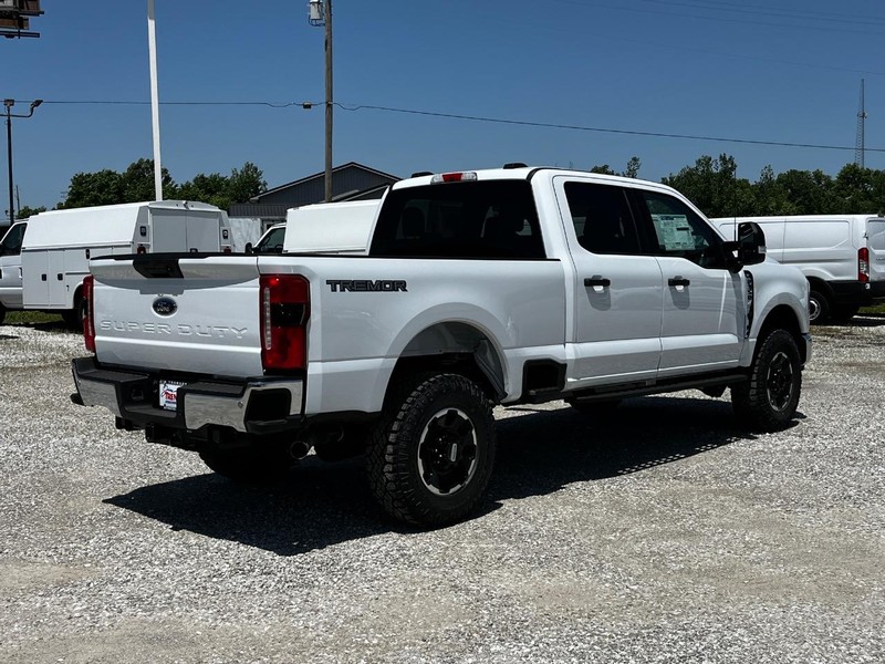 Ford Super Duty F-350 SRW Vehicle Image 03