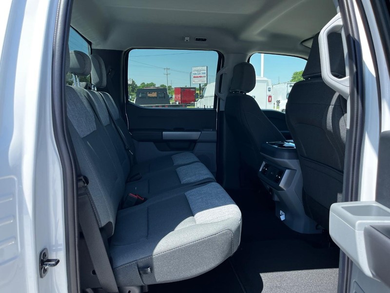 Ford Super Duty F-350 SRW Vehicle Image 04