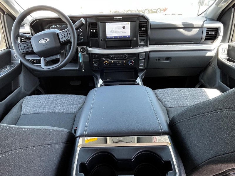 Ford Super Duty F-350 SRW Vehicle Image 05