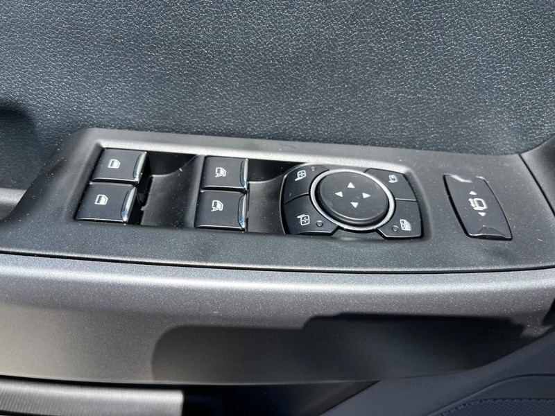 Ford Super Duty F-350 SRW Vehicle Image 08