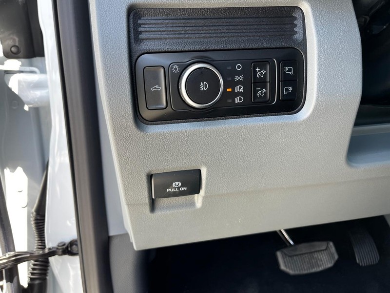 Ford Super Duty F-350 SRW Vehicle Image 10