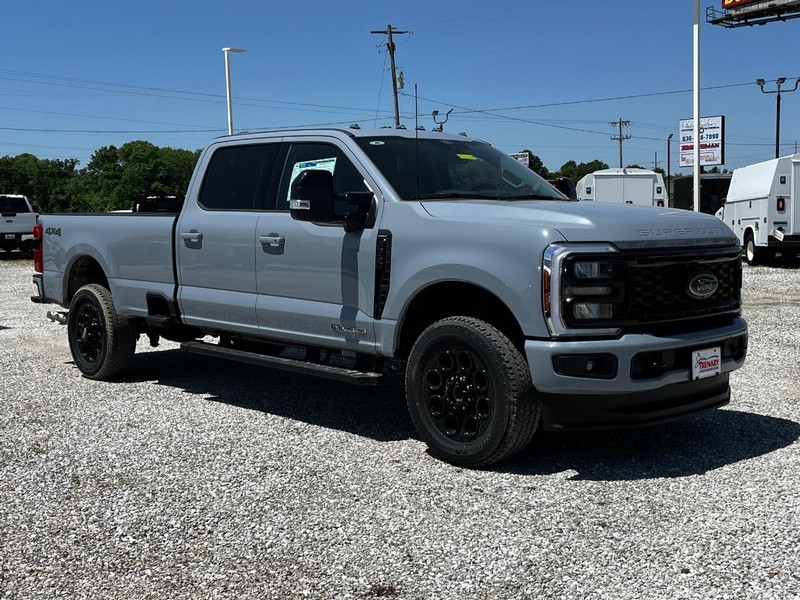 Ford Super Duty F-350 SRW Vehicle Image 02