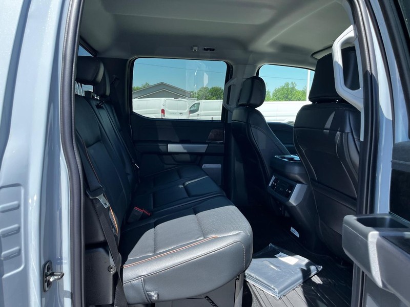 Ford Super Duty F-350 SRW Vehicle Image 04