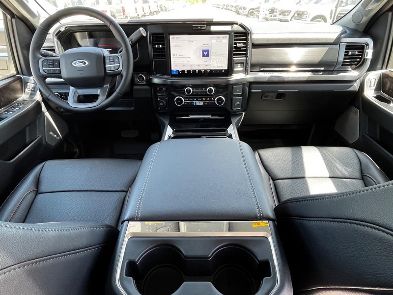 Ford Super Duty F-350 SRW Vehicle Image 06