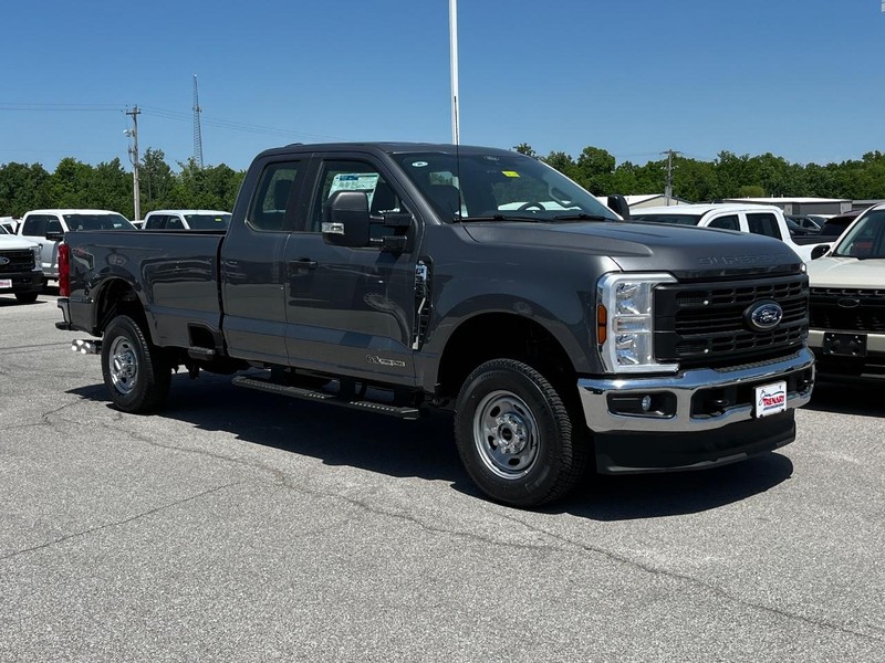 Ford Super Duty F-350 SRW Vehicle Image 02