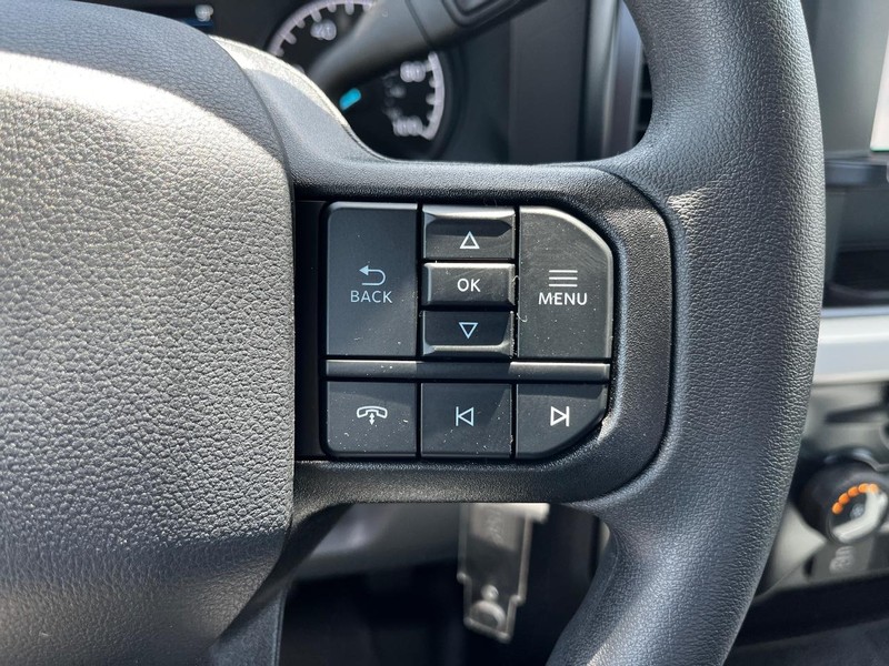 Ford Super Duty F-350 SRW Vehicle Image 10