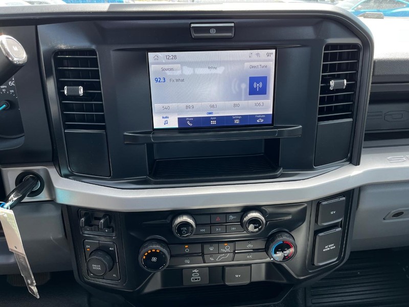 Ford Super Duty F-350 SRW Vehicle Image 12