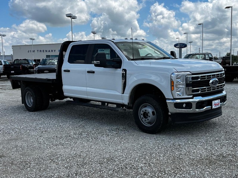 Ford Super Duty F-350 DRW Vehicle Image 03