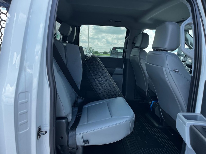 Ford Super Duty F-350 DRW Vehicle Image 05