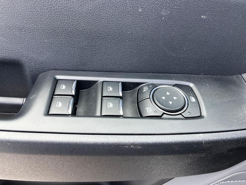 Ford Super Duty F-350 DRW Vehicle Image 09