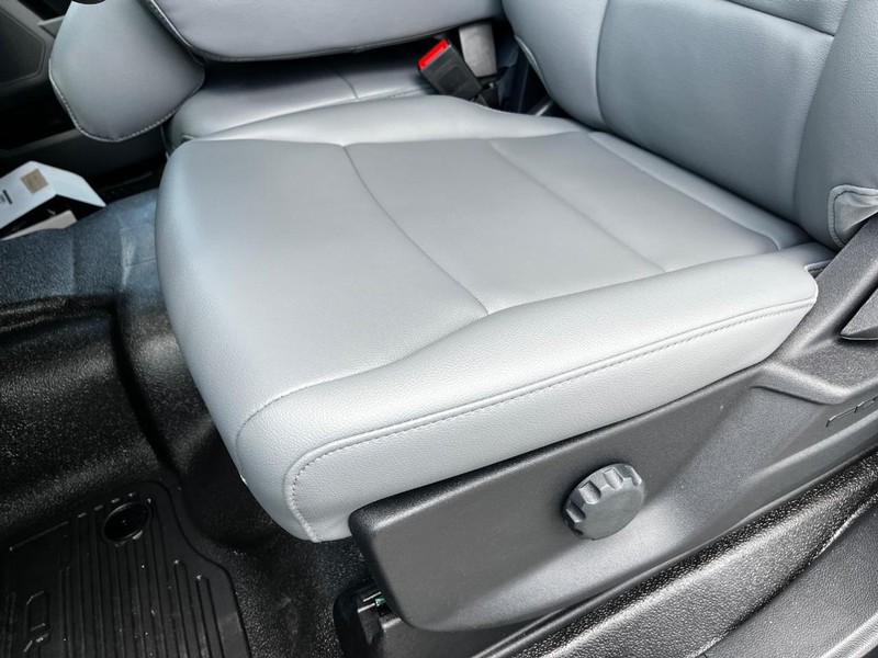 Ford Super Duty F-350 DRW Vehicle Image 10
