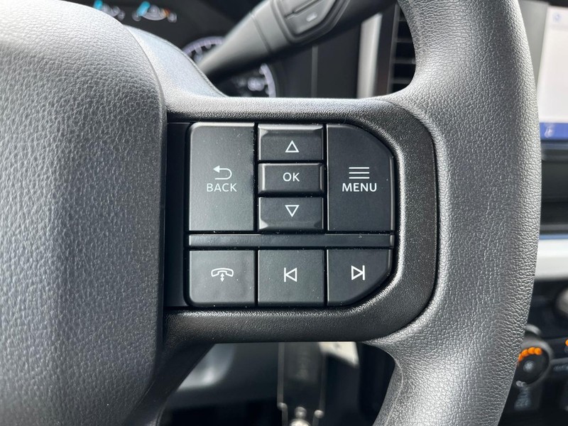 Ford Super Duty F-350 DRW Vehicle Image 12