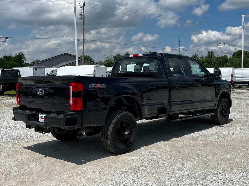 Ford Super Duty F-350 SRW Vehicle Image 03