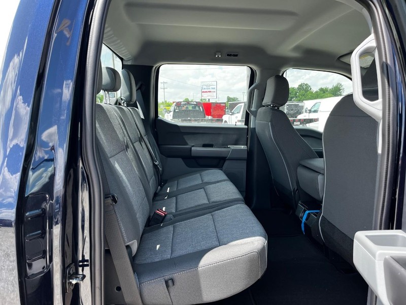 Ford Super Duty F-350 SRW Vehicle Image 04