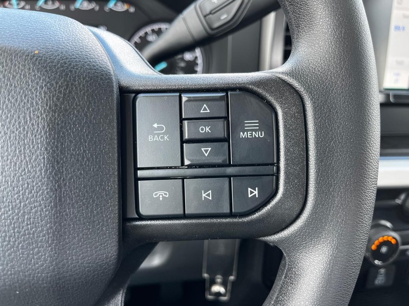Ford Super Duty F-350 SRW Vehicle Image 11