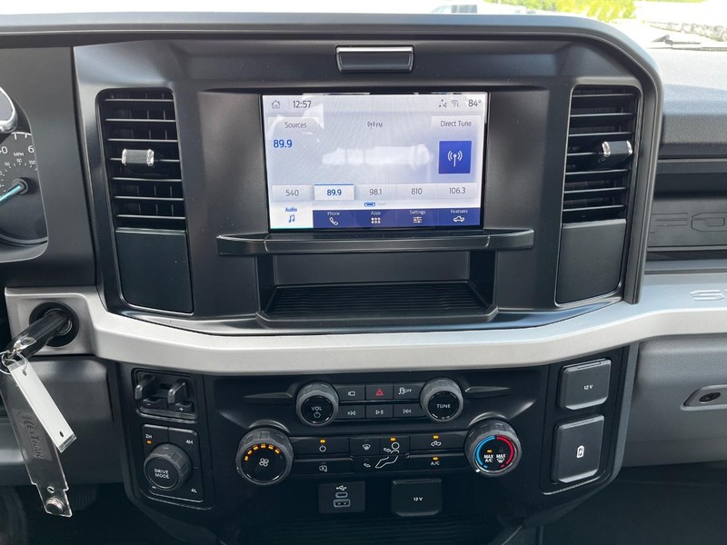 Ford Super Duty F-350 SRW Vehicle Image 13