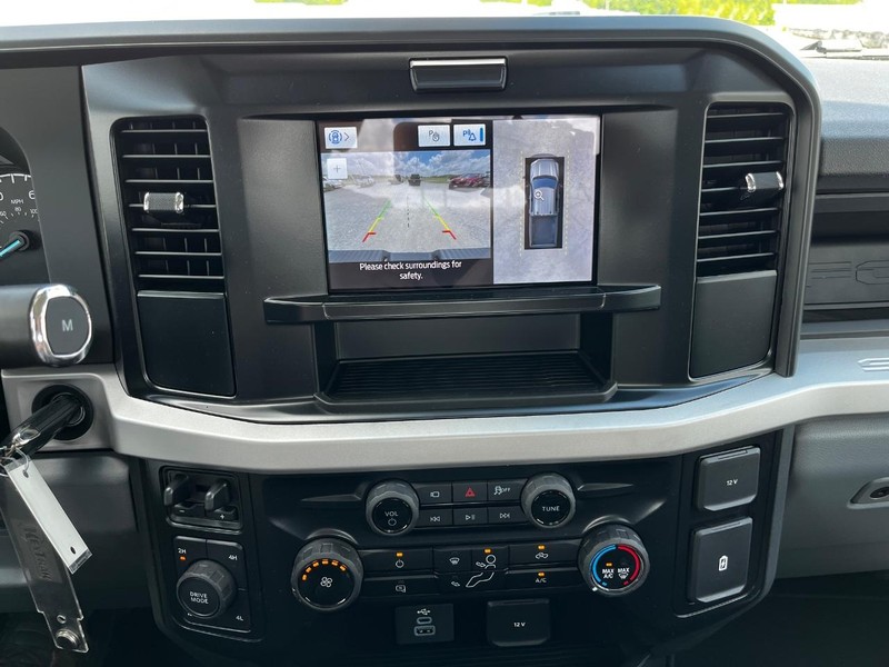 Ford Super Duty F-350 SRW Vehicle Image 14