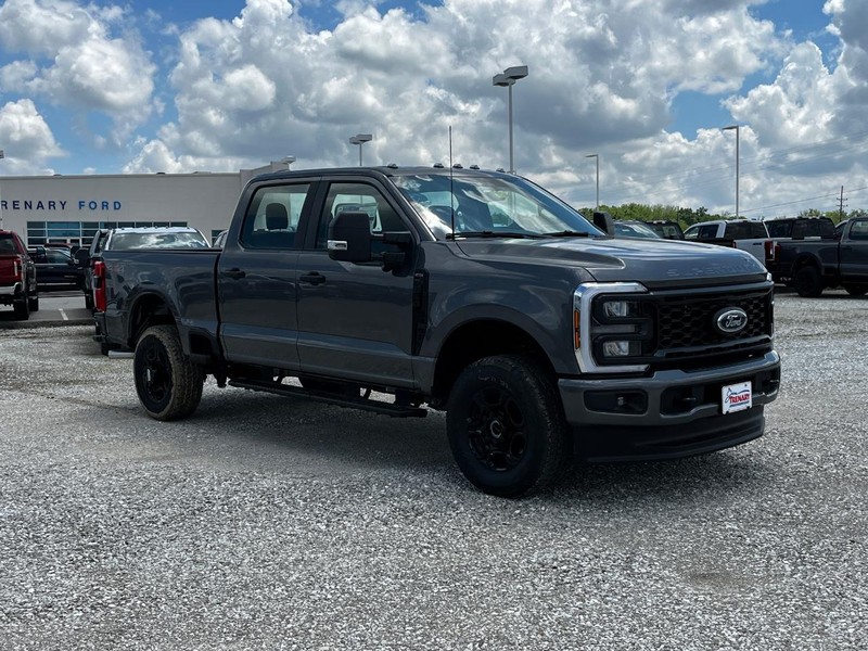 Ford Super Duty F-350 SRW Vehicle Image 03