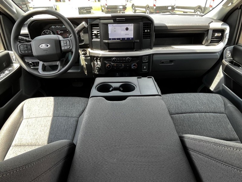 Ford Super Duty F-350 SRW Vehicle Image 06