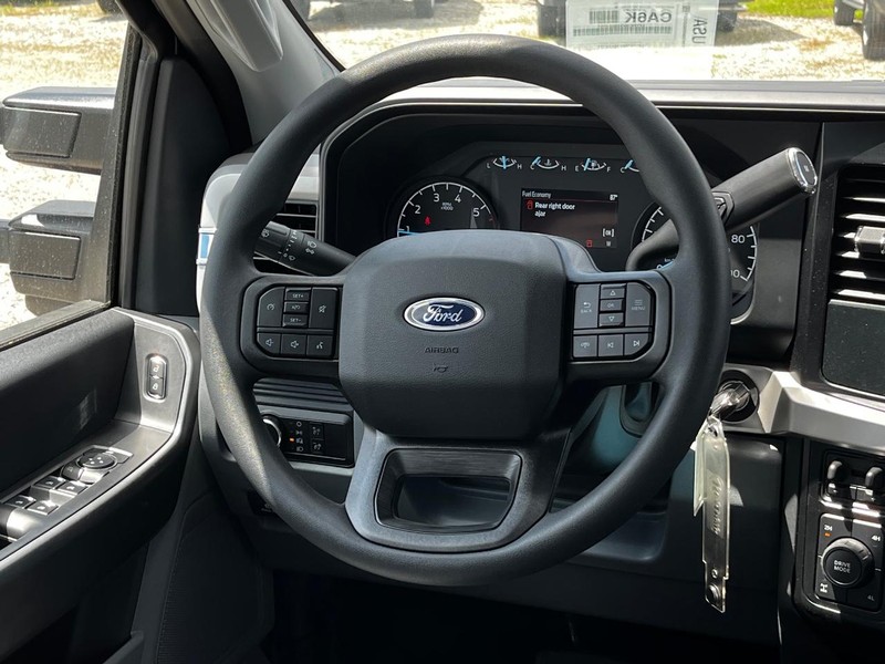 Ford Super Duty F-350 SRW Vehicle Image 07