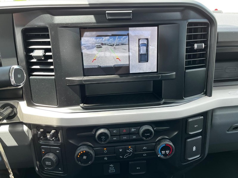 Ford Super Duty F-350 SRW Vehicle Image 16