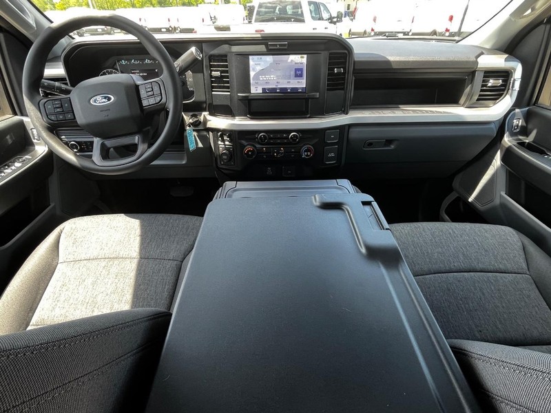 Ford Super Duty F-350 SRW Vehicle Image 05