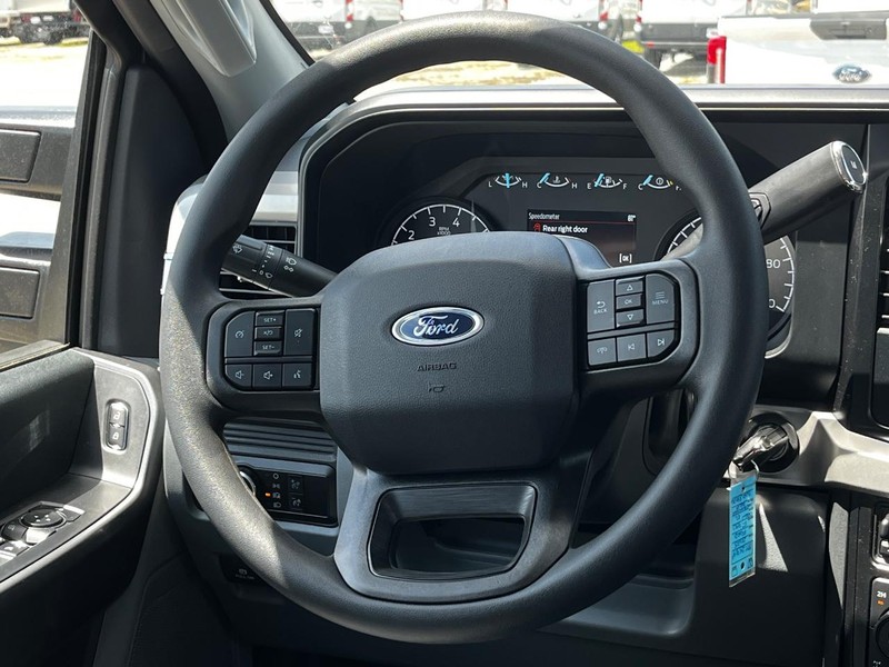 Ford Super Duty F-350 SRW Vehicle Image 06