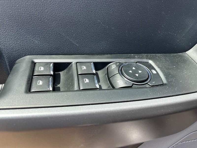 Ford Super Duty F-350 SRW Vehicle Image 08
