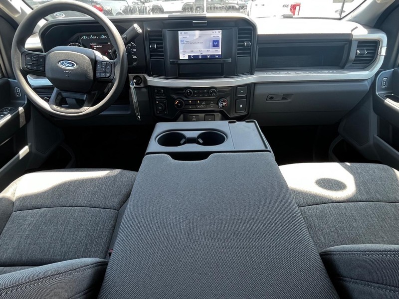 Ford Super Duty F-350 SRW Vehicle Image 06