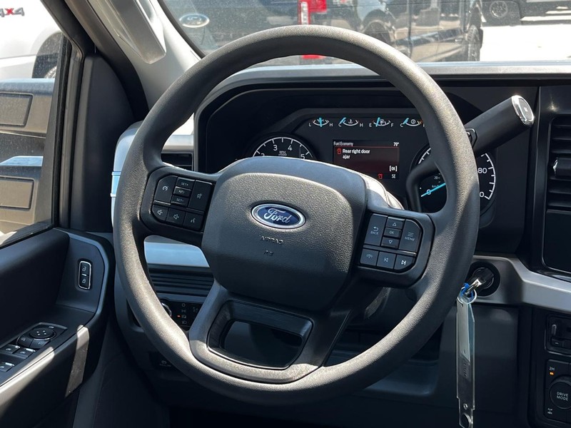 Ford Super Duty F-350 SRW Vehicle Image 07
