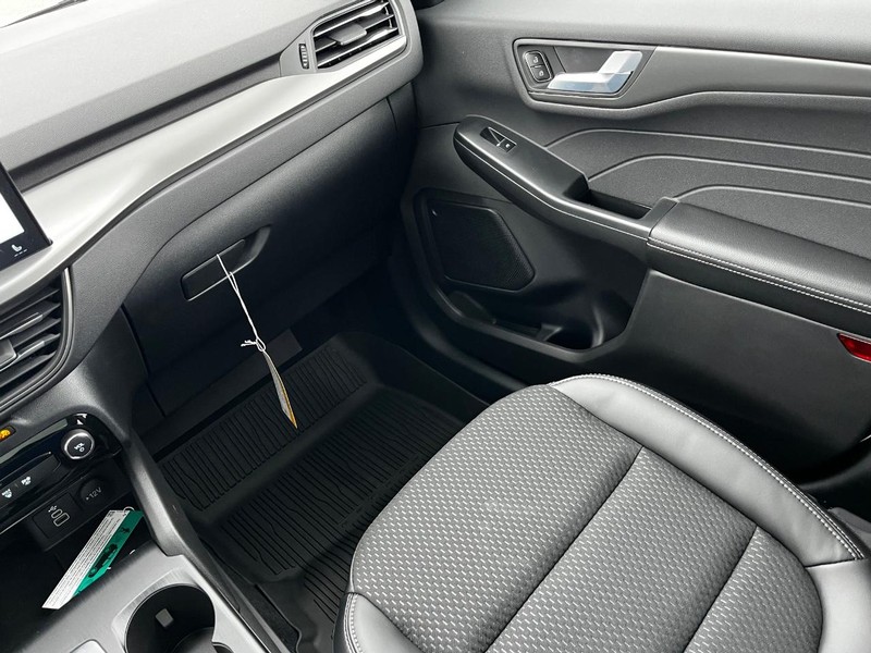 Ford Escape Vehicle Image 08
