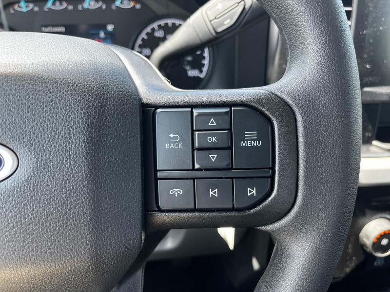 Ford Super Duty F-250 SRW Vehicle Image 11