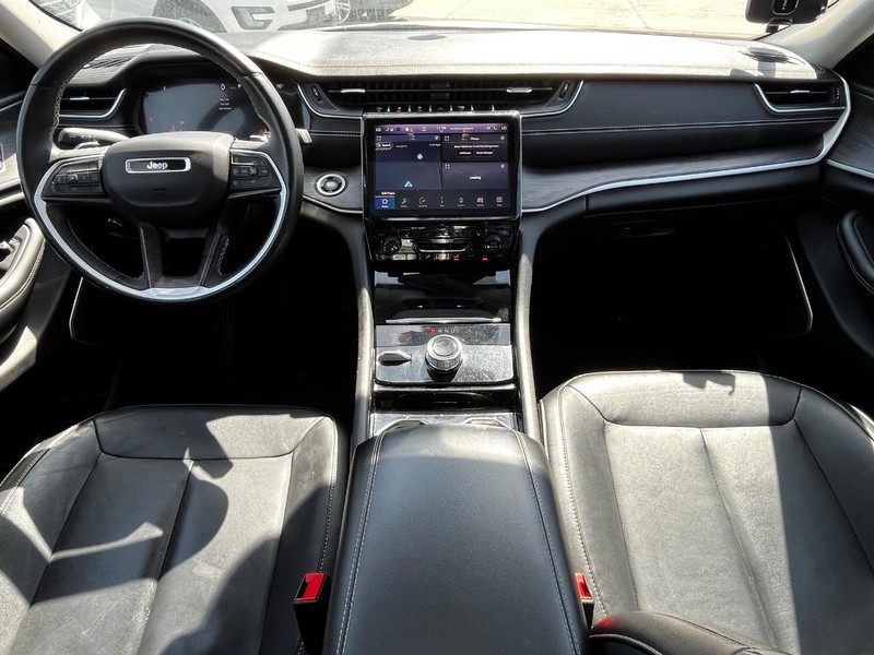 Jeep Grand Cherokee L Vehicle Image 14