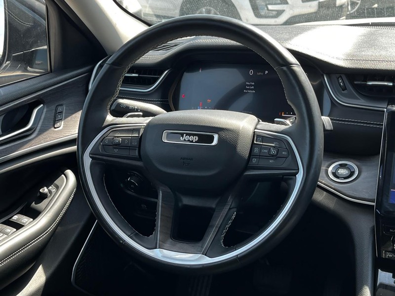 Jeep Grand Cherokee L Vehicle Image 15
