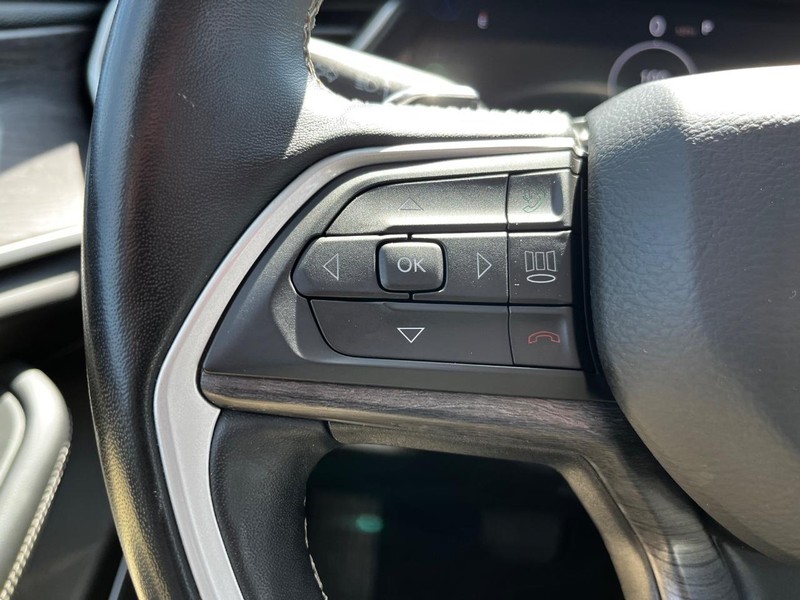 Jeep Grand Cherokee L Vehicle Image 19