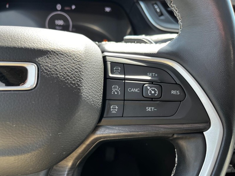 Jeep Grand Cherokee L Vehicle Image 20