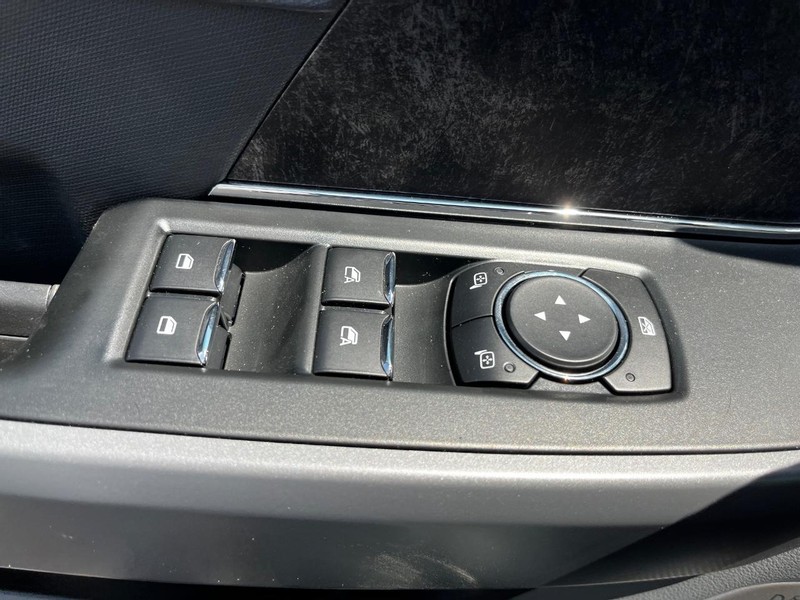 Ford F-150 Lightning Vehicle Image 08