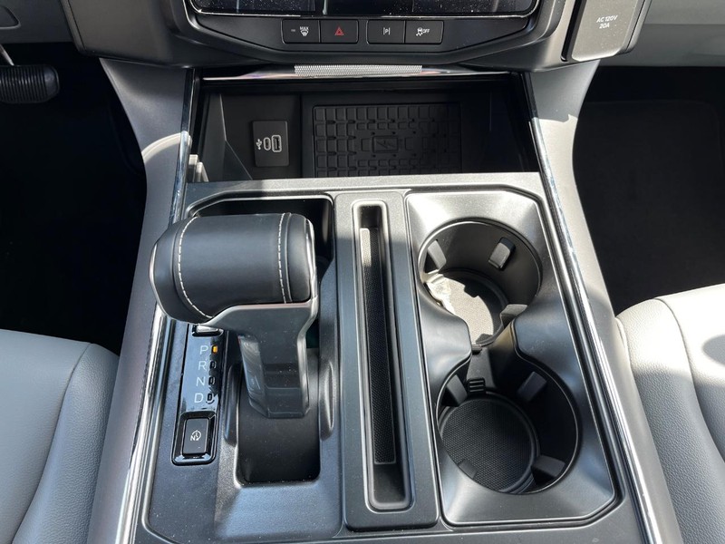 Ford F-150 Lightning Vehicle Image 14